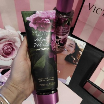 Лосьон для тела Victoria's Secret Velvet Petals Untamed, 236 ml